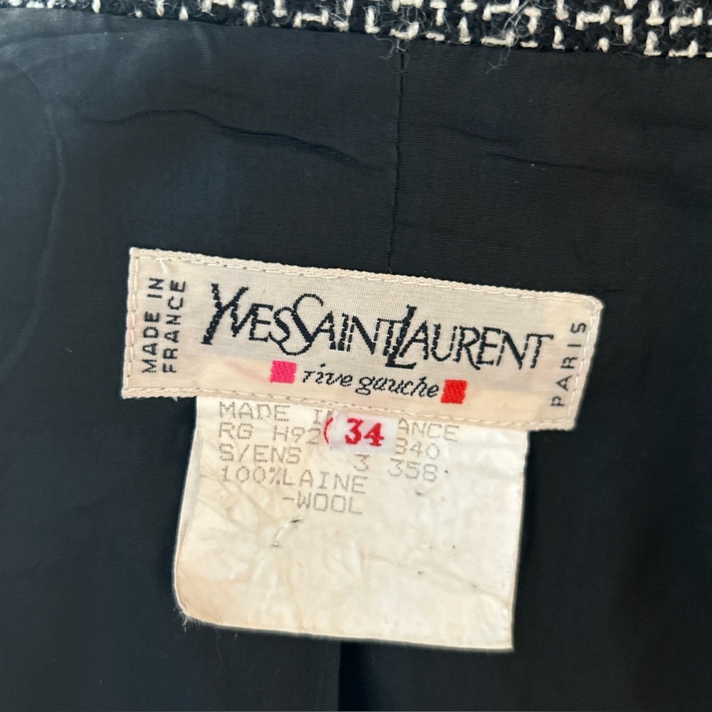 Yves Saint Laurent VINTAGE Rive Gauche Wool Blazer w/ wooden buttons-size 34(4) - Picture 5 of 7